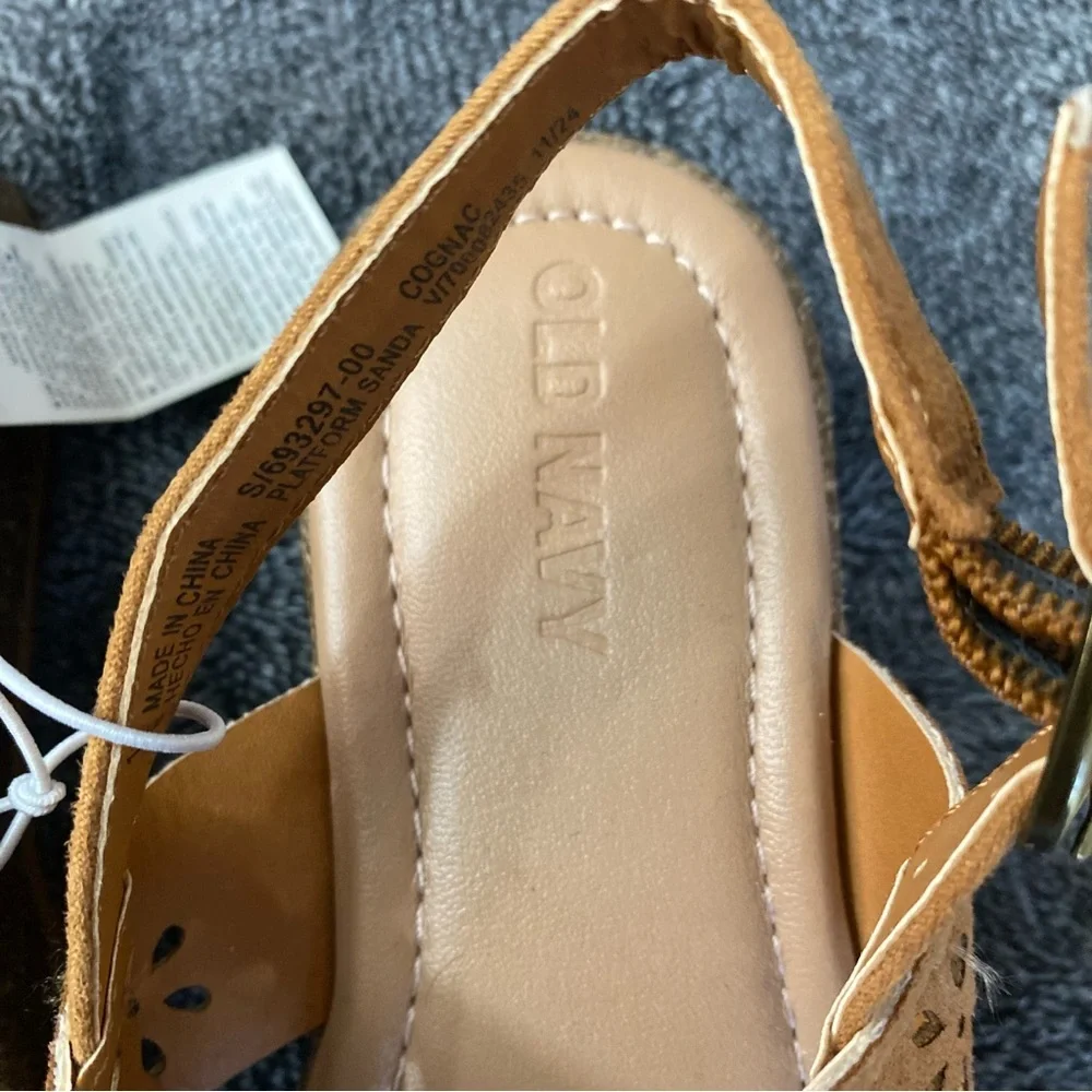 NWT Old Navy Girls Cognac Laser-Cut Floral Platform Sandals - Size 12